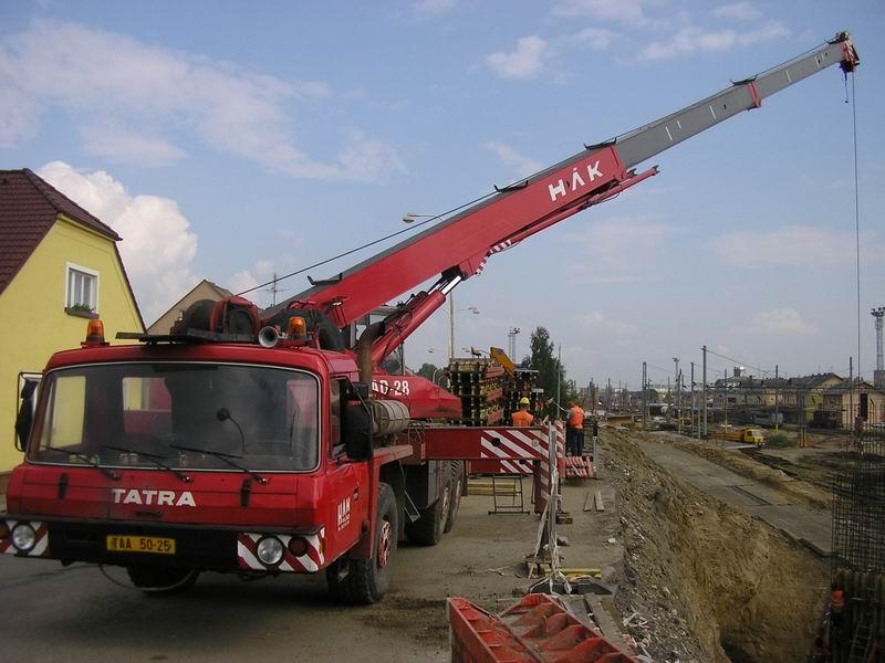 tabor_06_06_08_fotka12.jpg - Tábor, jeden z menších autojeřábů (Javor)