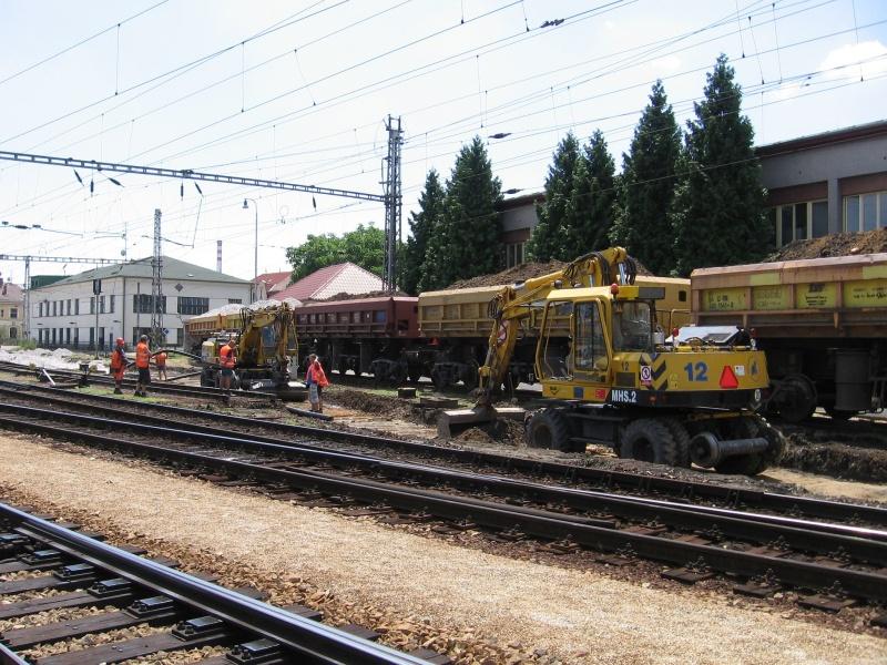 009_CB_os_n_20080701.jpg - České Budějovice, osobní nádraží, přišel fotič - přestááávkáááááááá!!! :-)
