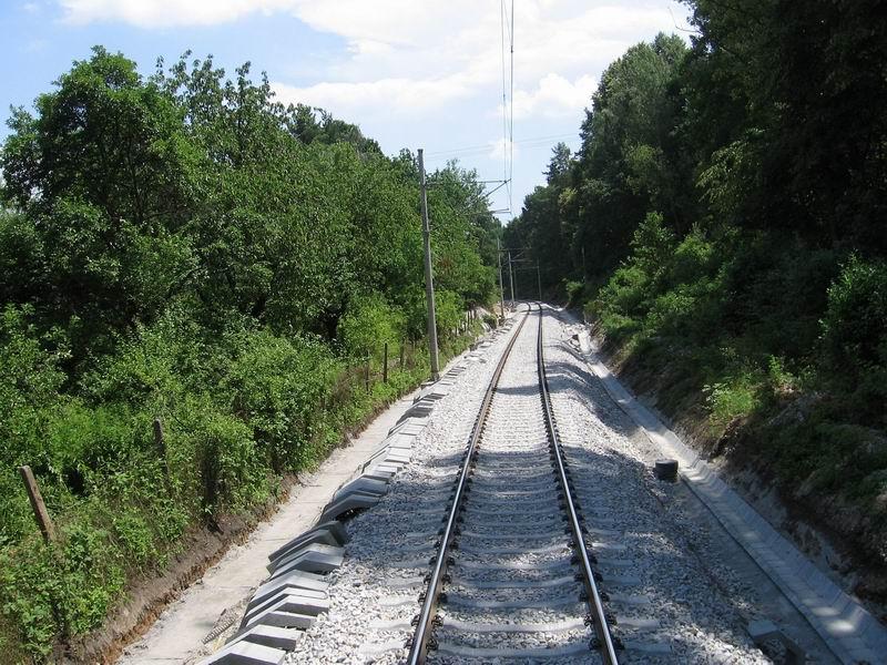 076.jpg - vpravo odvodnění téměř hotové, vlevo se asi bude teprve dělat