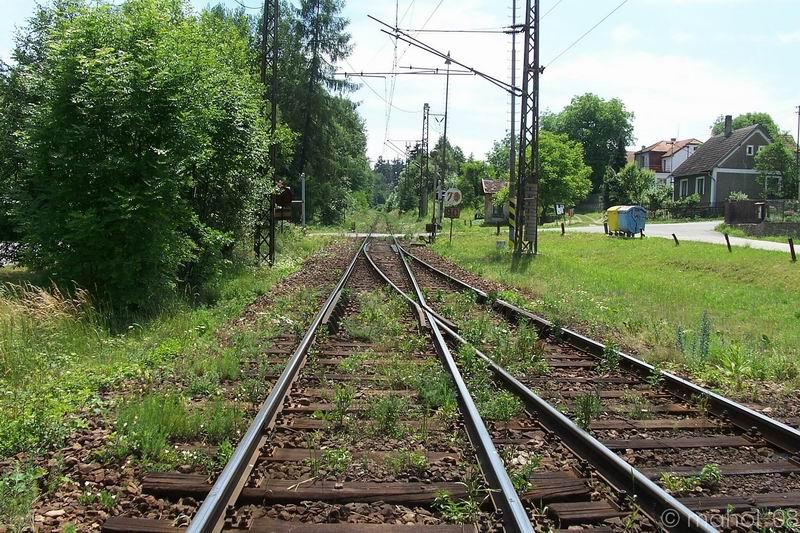 jesetice_28.jpg - zhlaví a železniční přejezd směrem na Červený Újezd (Tábor)