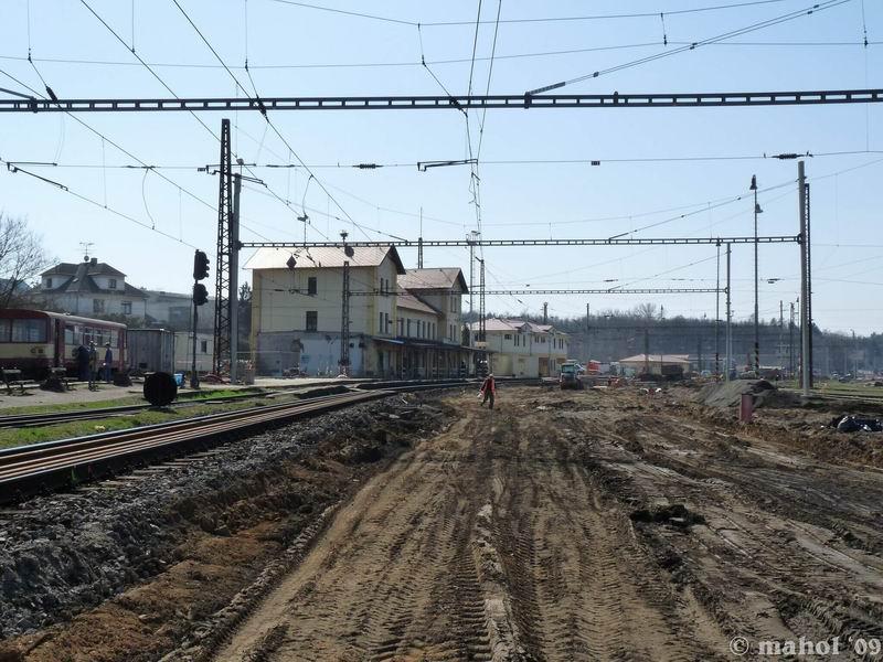 p1010590.jpg - Čerčany, práce ve stanici Čerčany - pohled směrem na Benešov u Prahy