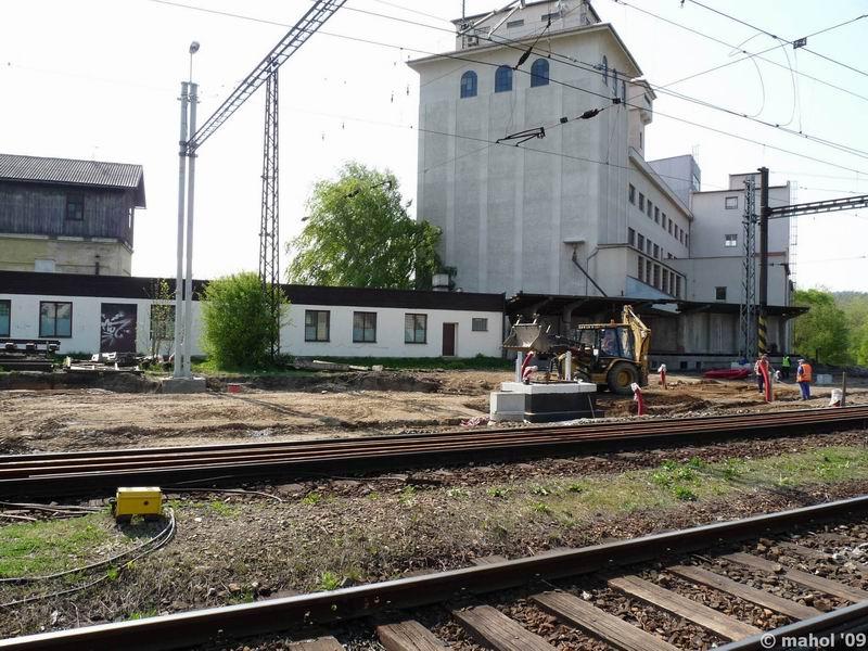 CP1030304.jpg - stavební práce ve stanici Čerčany - zde stávalo stavědlo St. 2