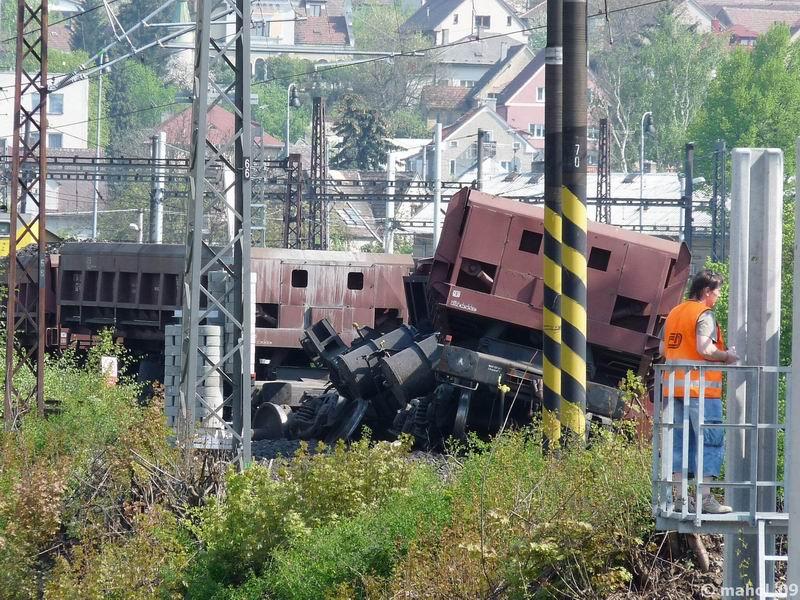 NP1030352.jpg - Nehoda nákladního vlaku na mostě v Čerčanech - pohled směr Čerčany (Benešov u Prahy)