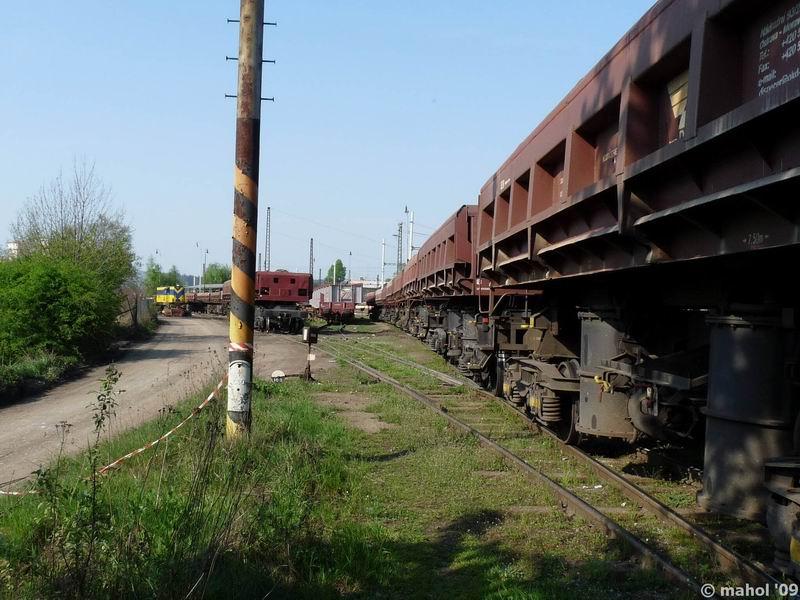 NP1030523.jpg - část vozů z havarovaného nákladního vlaku ve stanici Čerčany