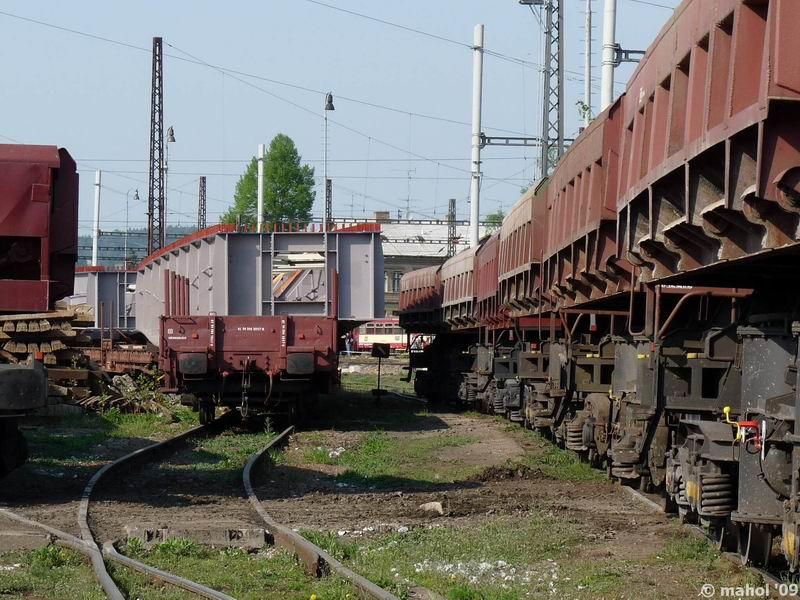 NP1030526.jpg - část vozů z havarovaného nákladního vlaku ve stanici Čerčany