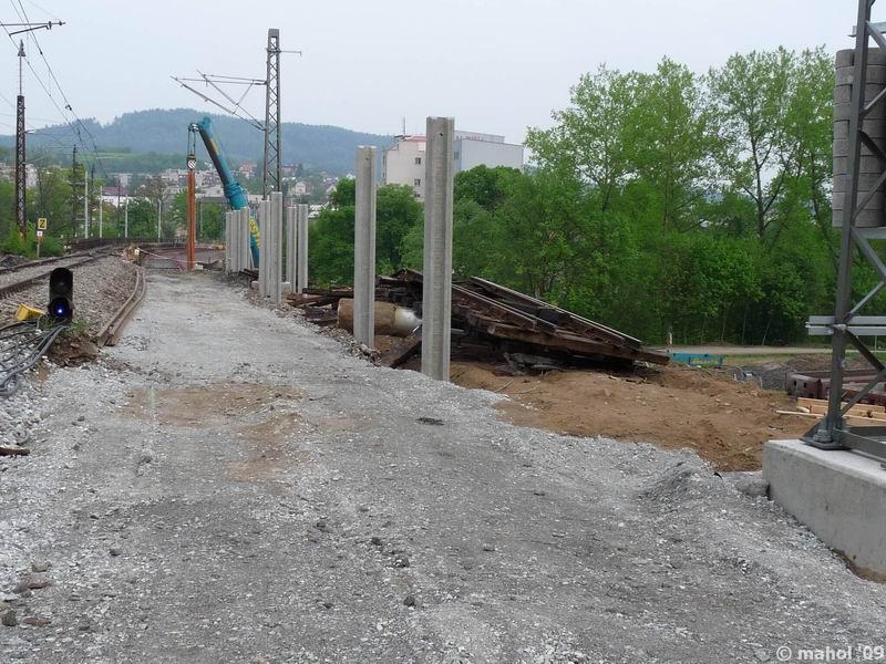 P1030705.jpg - zničené koleje při havárii v Čerčanech - pohled směr stanice Čerčany