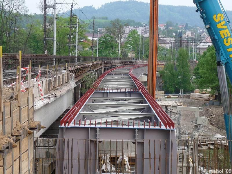P1030712.jpg - nová mostní konstrukce - pohled směr stanice Čerčany