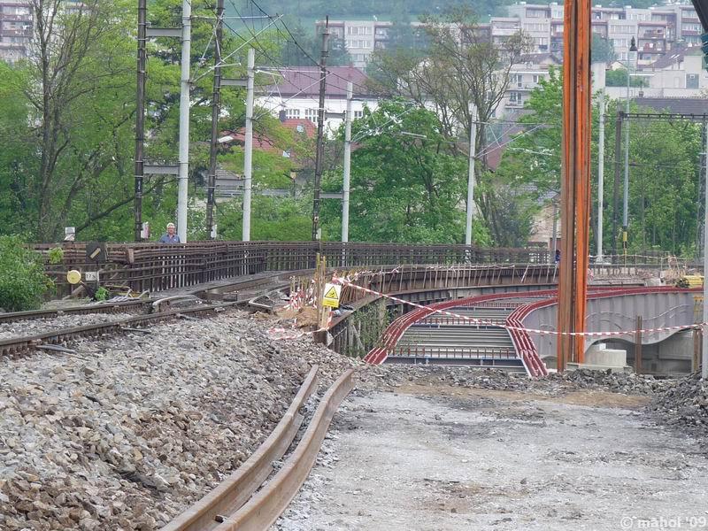 P1030721.jpg - nová mostní konstrukce - pohled směr stanice Čerčany