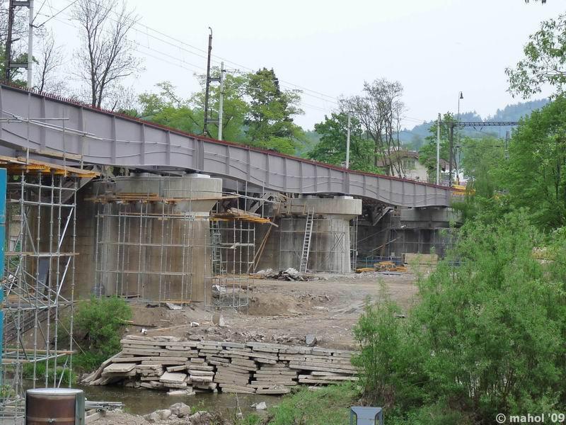 P1030726.jpg - nová mostní konstrukce - pohled směr stanice Čerčany