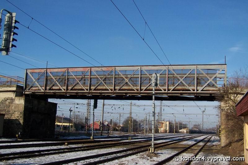 013alt.jpg - Most přes nádraží u Sladovny
