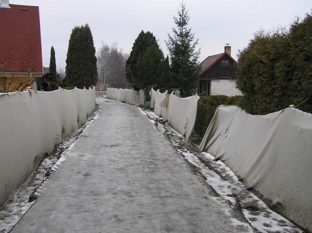 su_14_01_08_fotka10.jpg - Sezimovo Usti, kdysi bale "zaveje" na plotech zahradek